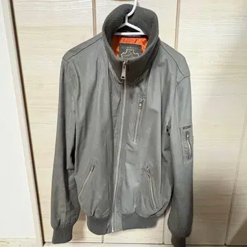 그레이 가죽 자켓