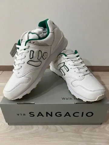 via SANGACIO 화이트/그린 스니커즈