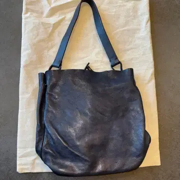 팔라스 팰리스 네이비 가죽 토트백