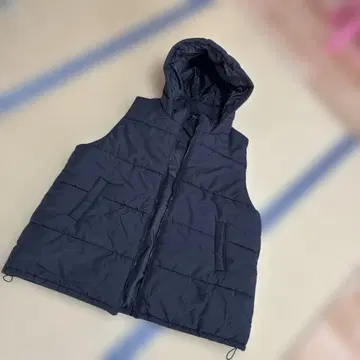 블랙 후드 부착 퀼팅 다운 베스트 (5L)