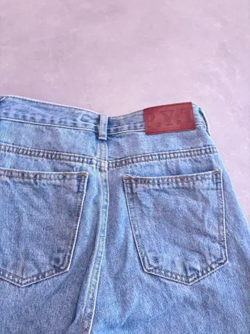 Pretty Young Thing 라이트 블루 스트레이트 데님