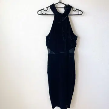 블랙 벨벳 하이넥 슬리브리스 원피스 블랙 드레스