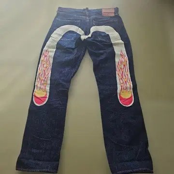 초레어 EVISU 2002년 한정판 대흑 파이어 패턴 34X32