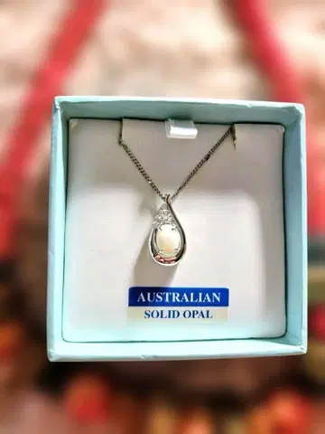 호주, 오팔 목걸이 탑