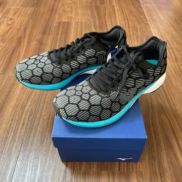 새상품 미즈노 웨이브 에어로 18 러닝화 27cm