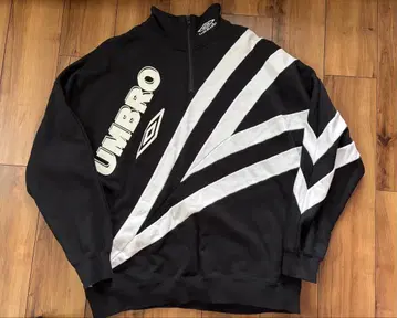 엄브로 x 프릭스스토어 별주 하프 지퍼 맨투맨