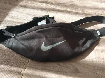 새상품급 Nike 바디백 다크 그레이