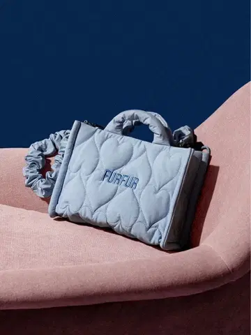 미사용 새상품 택 FURFUR 색스 블루 하트 퀼팅 백 색스