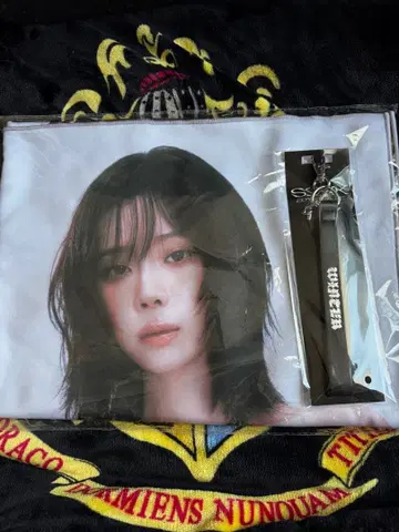 윈터 슬로건 타월 스트랩