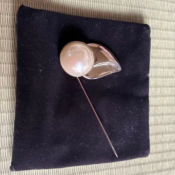 페라가모 핑 브로치