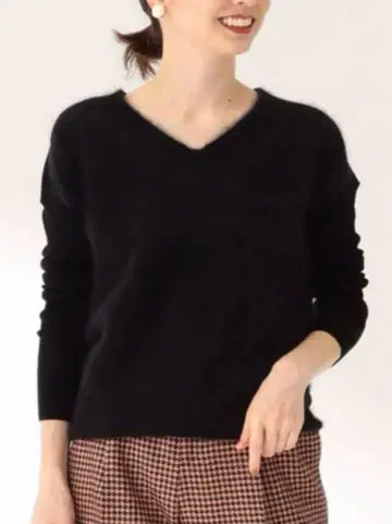 데미룩스 빔즈 프론트 플러피 V넥 니트 블랙 울 100%