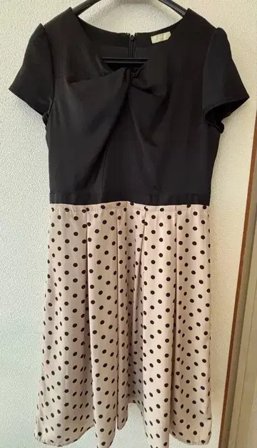 반팔 도트 무늬 원피스 FIGNO