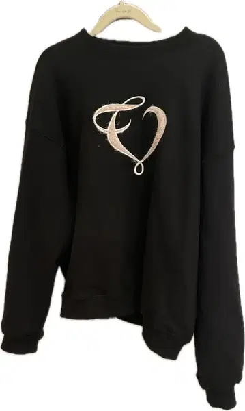 thevirgins 하트 로고 블랙 맨투맨