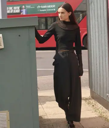 Teloplan Natalie Trousers 블랙 블랙 새상품 시착