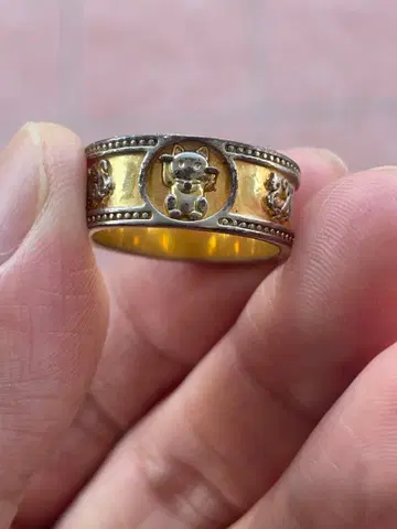 고양이와 닻 조각 반지 유품 정리 반지