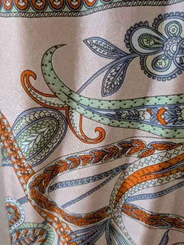 새상품 페이즐리 무늬 실크