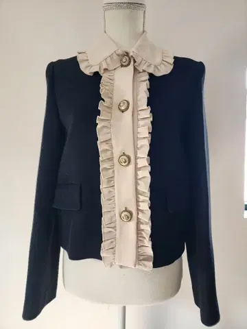 프릴 달린 네이비 테일러드 자켓