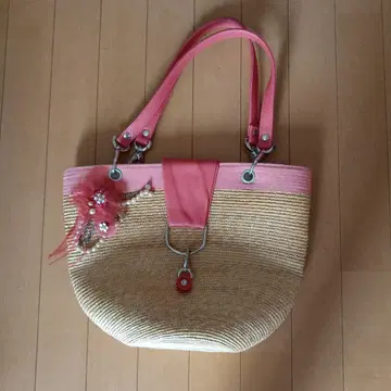 중형 바스켓백 핑크와 베이지 꽃 장식