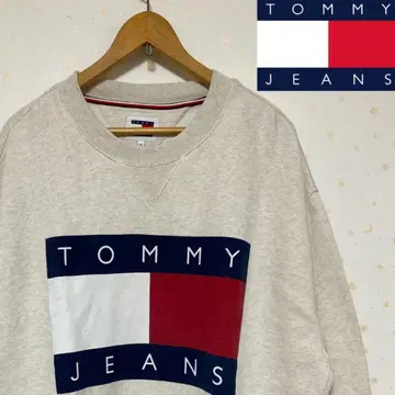 TOMMY JEANS 화이트 그레이 크루넥 맨투맨