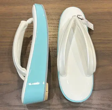 카라히데 조리 화이트 에나멜 스카이블루 소가죽 사용 23.5cm