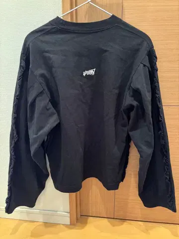 HOLIDAY 프릴 롱T셔츠