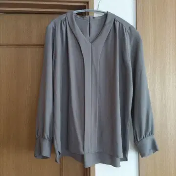 라토타리테 긴팔 블라우스