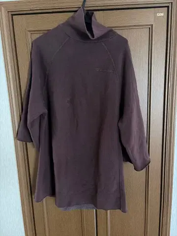 Champion 브라운 하이넥 7부 소매