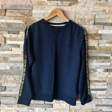 TOMMY HILFIGER 네이비 맨투맨