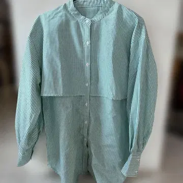 그린과 화이트 스트라이프 긴팔 셔츠