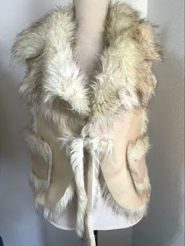 Avanti 아반티 무스탕 베스트 베이지 에코 퍼 베스트 크림