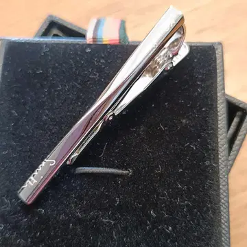 폴 스미스 트위스트 넥타이핀 부속물 있음