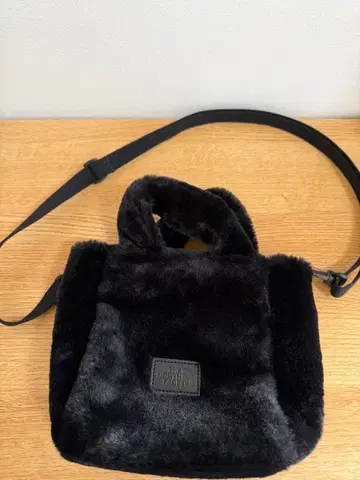 THE NORTH FACE 블랙 퍼 숄더백