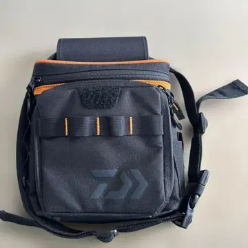 다이와 낚시 숄더백 블랙/오렌지