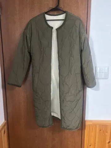 올리브 그린 퀼팅 롱 코트