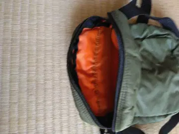 올리브 그린 숄더백