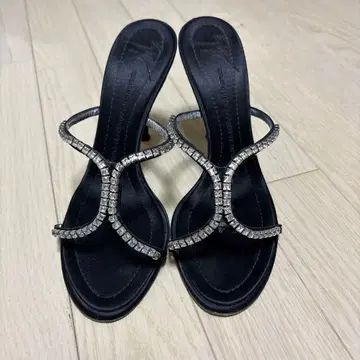 새틴 큐빅 오픈토 샌들