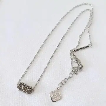 실버색 라운드형 목걸이