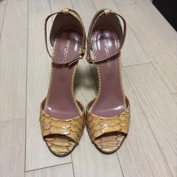 Sergio Rossi 골드 하이힐