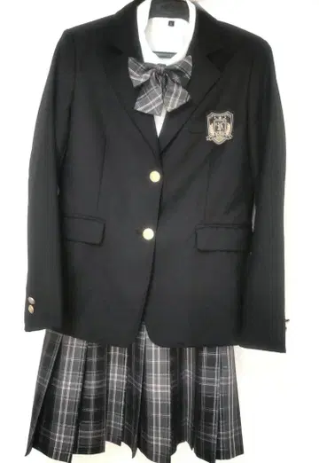 체크 무늬 스커트와 블랙 블레이저 세트