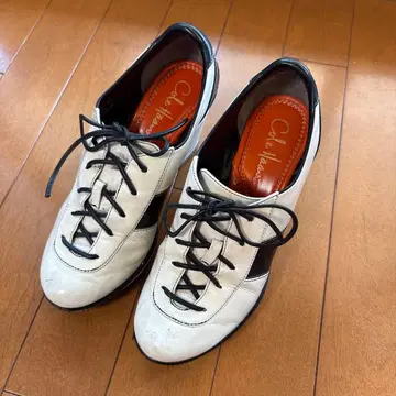 골프화 화이트와 블랙 가죽