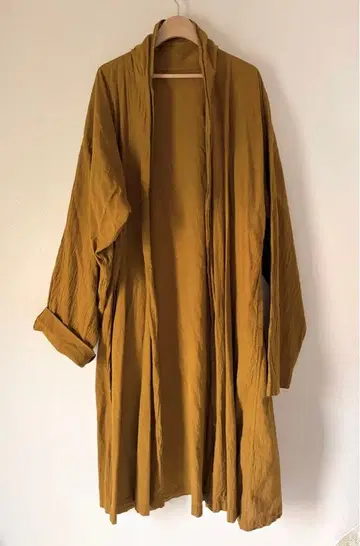 시착만 한 상품  선생님의 일상복 얇은 소재 호박 단추 옷깃 코트 카멜색