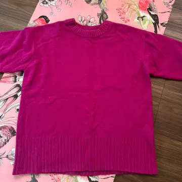 진한 핑크/보라색 긴팔 니트 스웨터