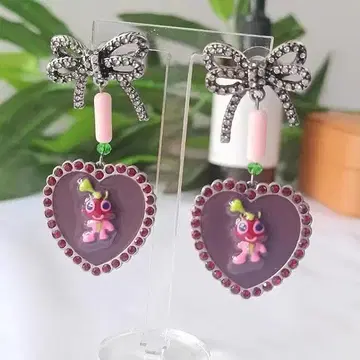 하트형 캐릭터 귀걸이
