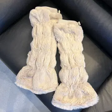 새상품급 SCOT CLUB 퍼 레그 워머 베이지