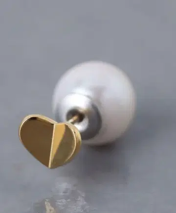 MAYU tiny heart pierce 모조 진주 한쪽 귀걸이