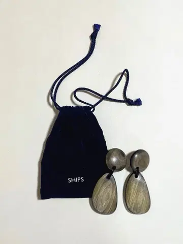 SHIPS 비대칭 그레이 귀찌