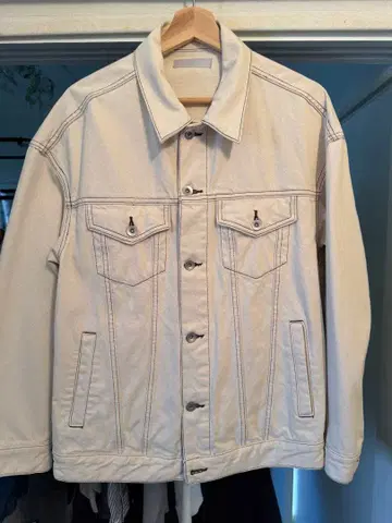 센스 오브 플레이스 스티치 화이트 데님 자켓