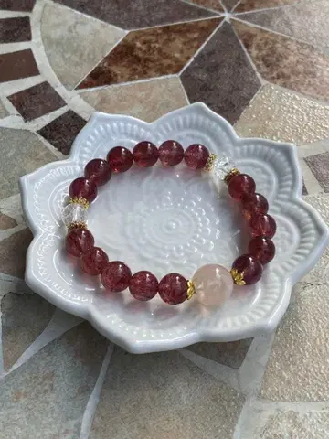 고품질 스트로베리 쿼츠와 스노우 정원, 크랙 수정 팔찌