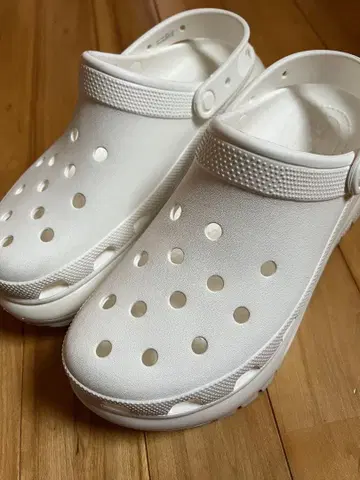 크록스 화이트 메가 크러쉬 샌들