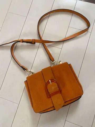 ZARA 오렌지 스웨이드 숄더백